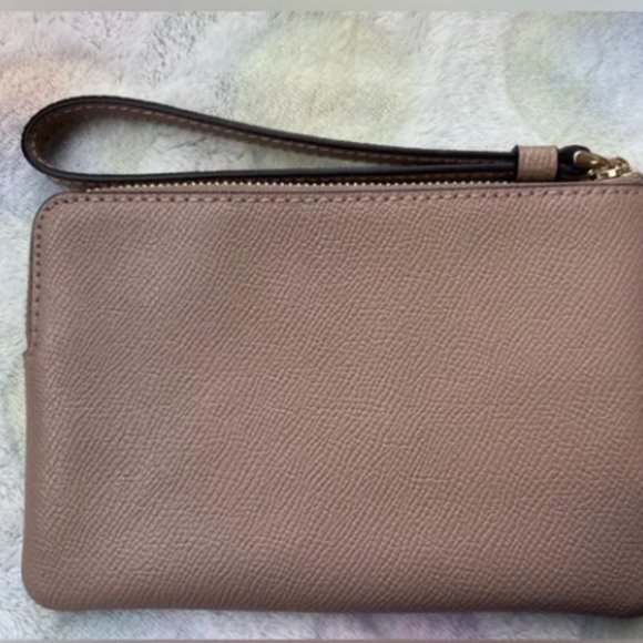 NWOT Coach Outlet Corner Zip Wristlet Crossgrain Leather Wallet Taupe - Picture 5 of 5